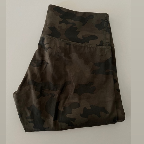lululemon | Wunder Under Pant Luxtreme | size 6 | Green camo print - Picture 5 of 9